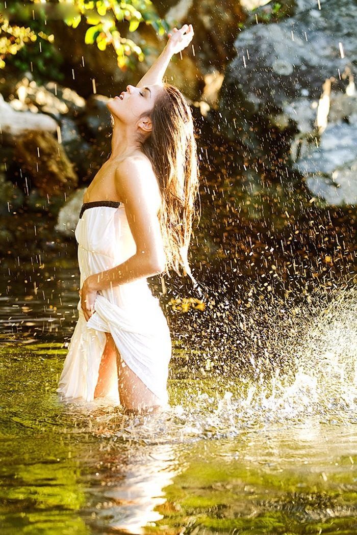 Marie Avgeropoulos in Ningbo